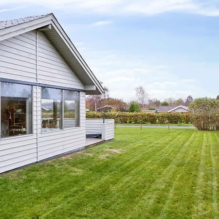 Cozy Summer House Near Holiday home Karrebaeksminde